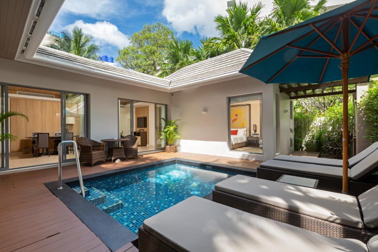 Grand Mercure Phuket Patong Esterno foto A pool villa at Centara Karon Resort & Villas Phuket