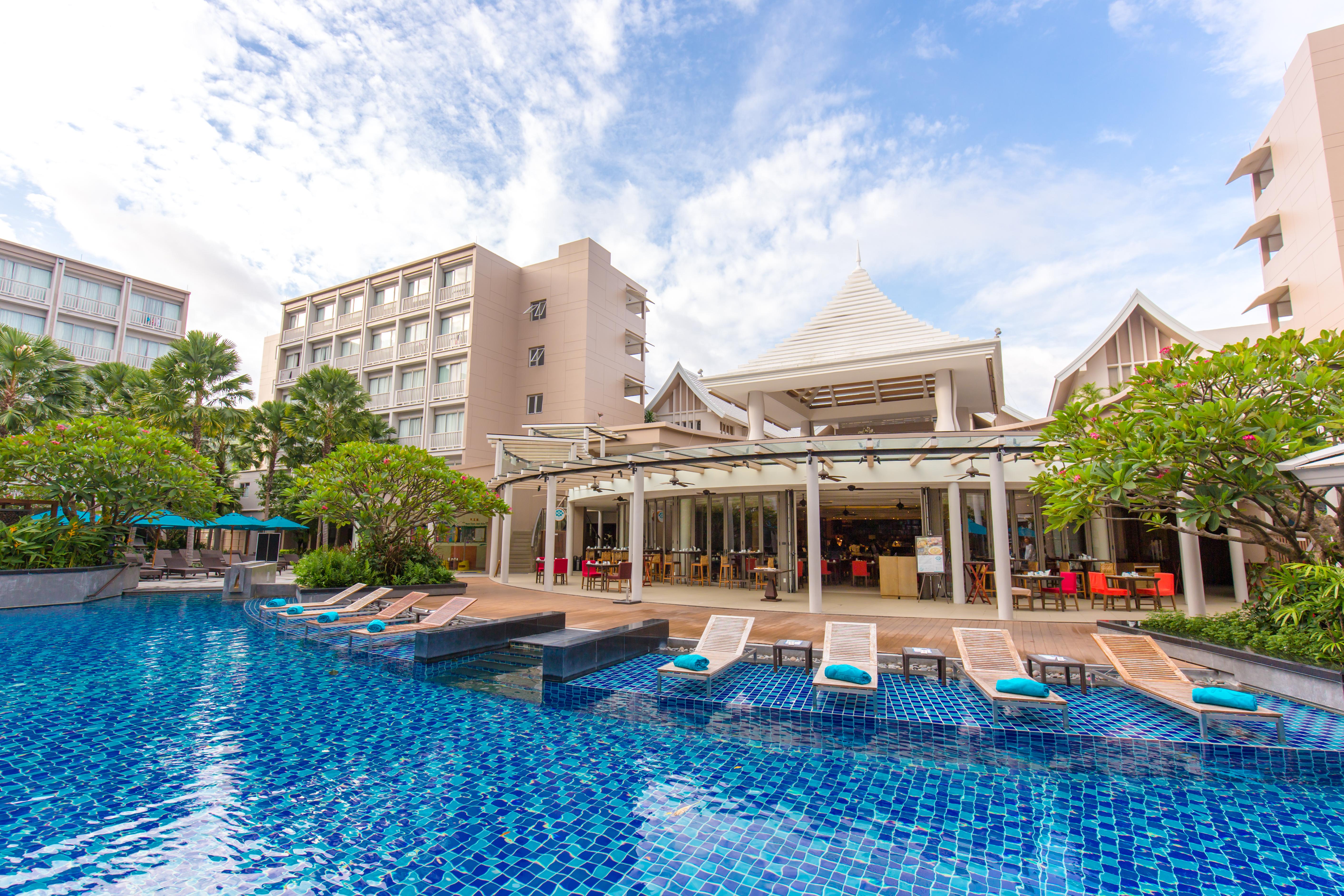 Grand Mercure Phuket Patong Esterno foto The Royal Paradise Hotel and Spa