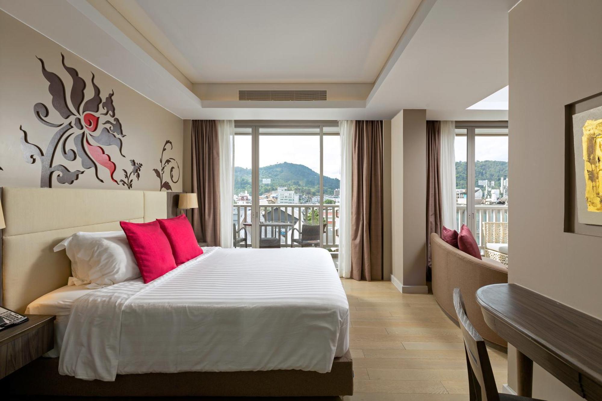 Grand Mercure Phuket Patong Esterno foto Deluxe Room