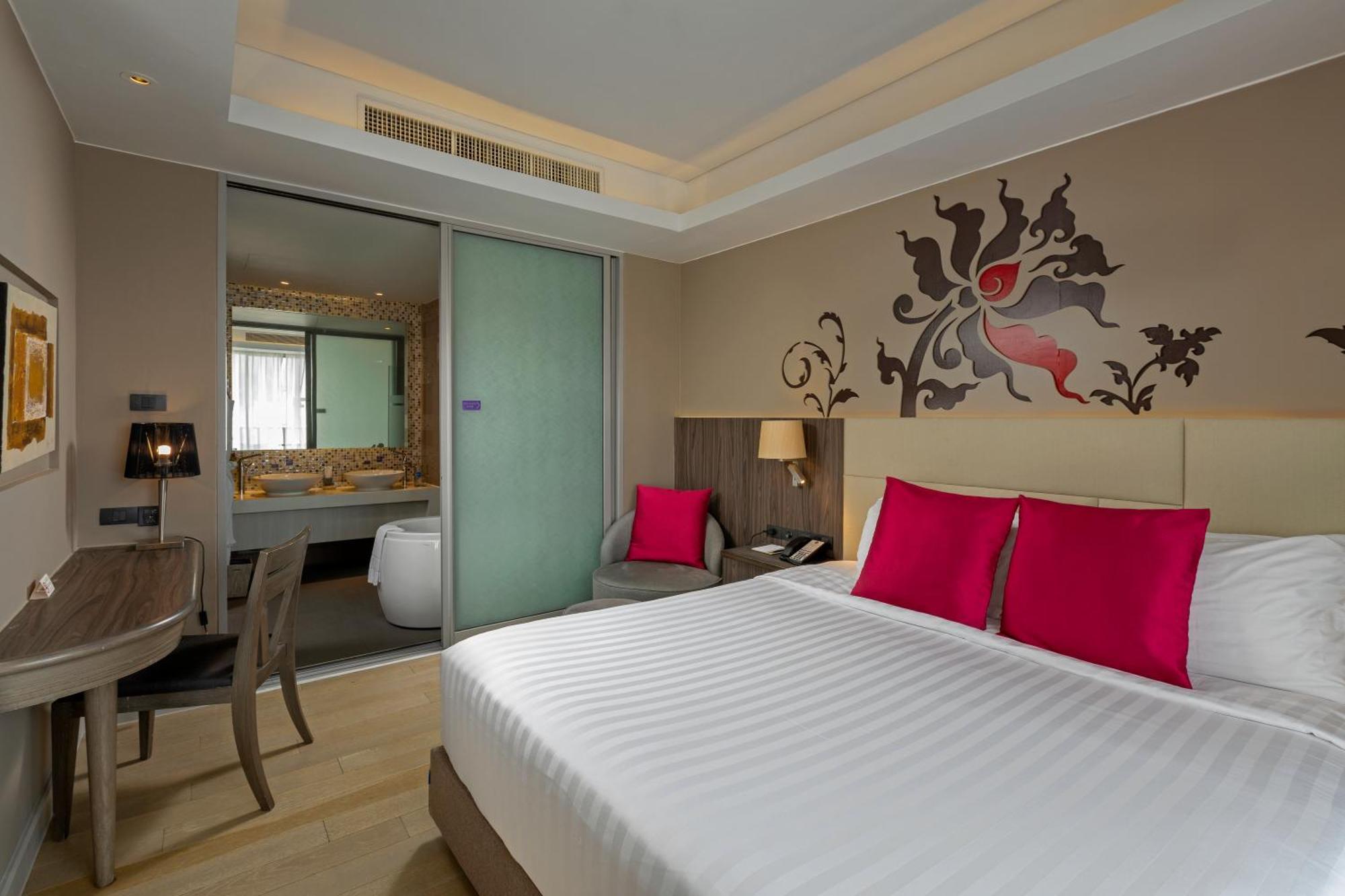 Grand Mercure Phuket Patong Esterno foto Deluxe Room