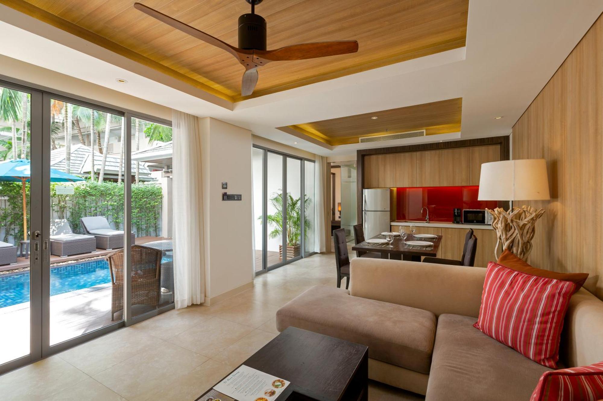 Grand Mercure Phuket Patong Esterno foto Living room of a pool villa at The Village
