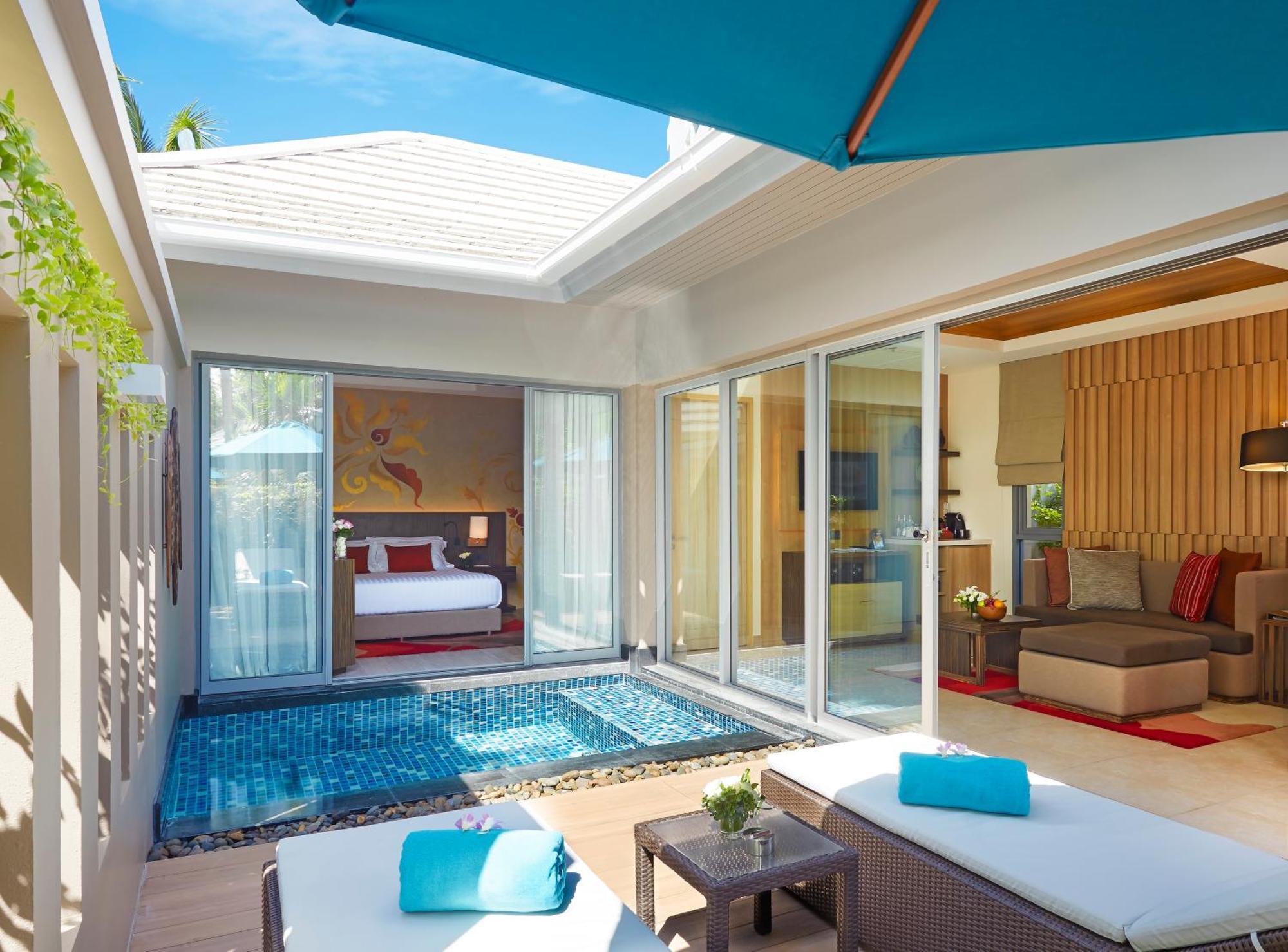 Grand Mercure Phuket Patong Esterno foto A pool villa at Centara Karon Resort & Villas Phuket