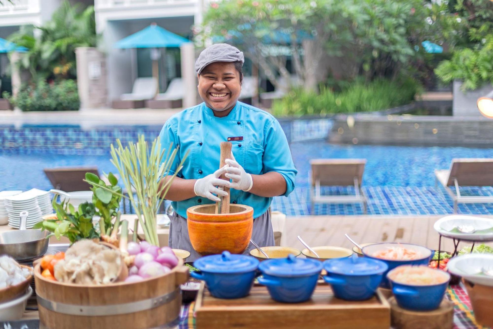 Grand Mercure Phuket Patong Esterno foto Thai cuisine
