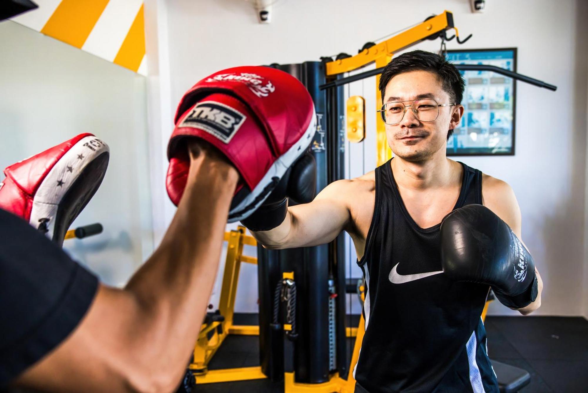 Grand Mercure Phuket Patong Esterno foto A boxer training with a heavy bag