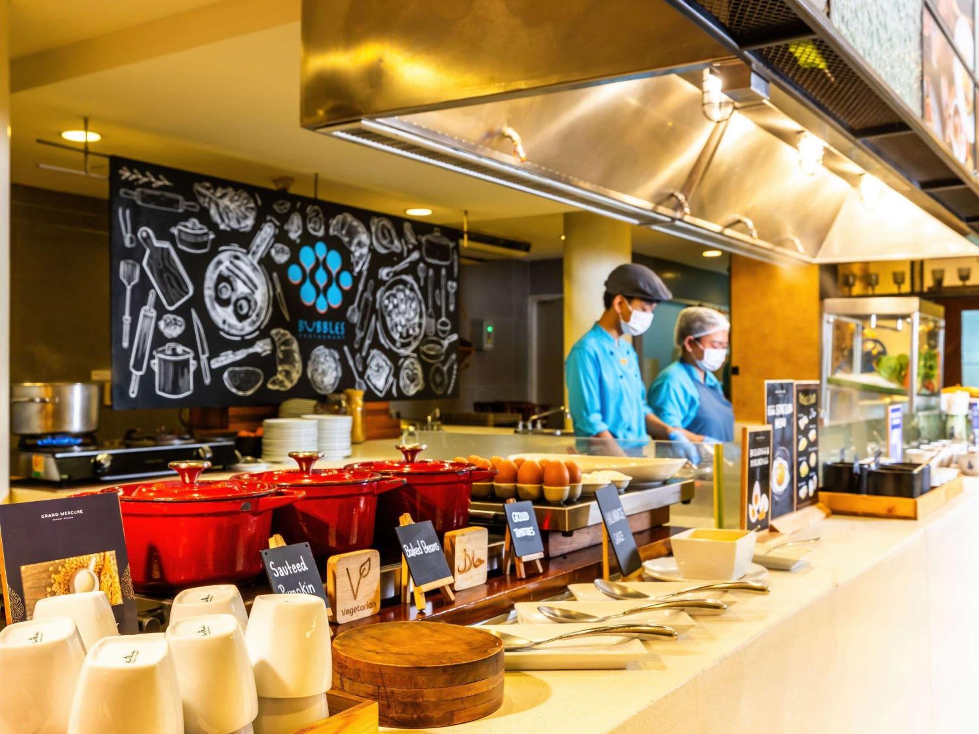 Grand Mercure Phuket Patong Esterno foto Live Kitchen at The Park, Hyderabad