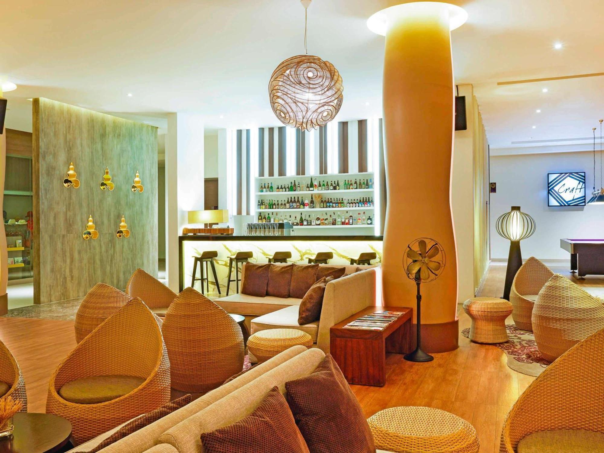 Grand Mercure Phuket Patong Esterno foto The lounge at the airport